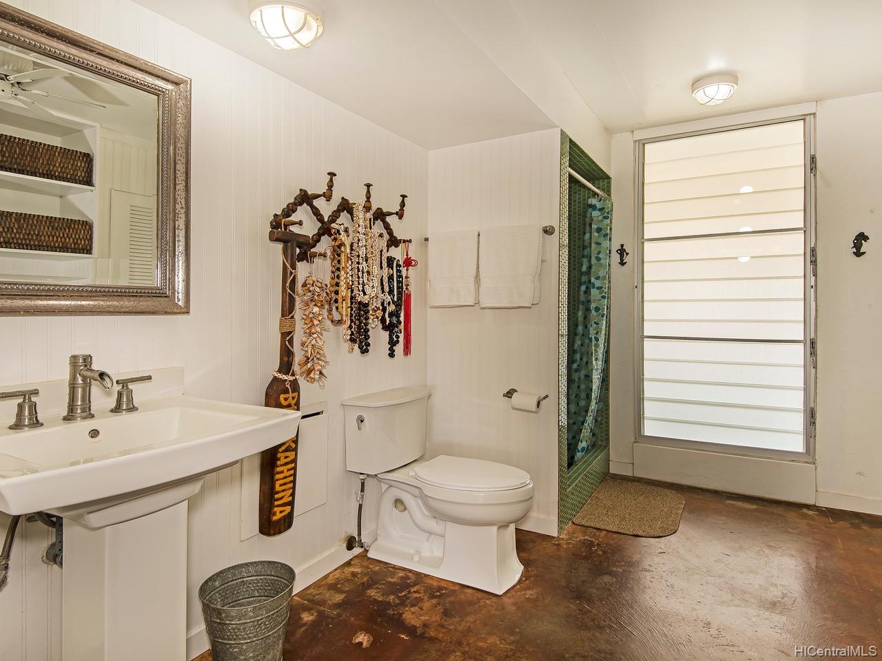 2895 Kalakaua Avenue  Unit 207