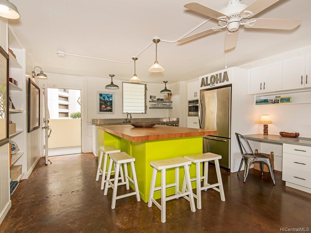 2895 Kalakaua Avenue  Unit 207