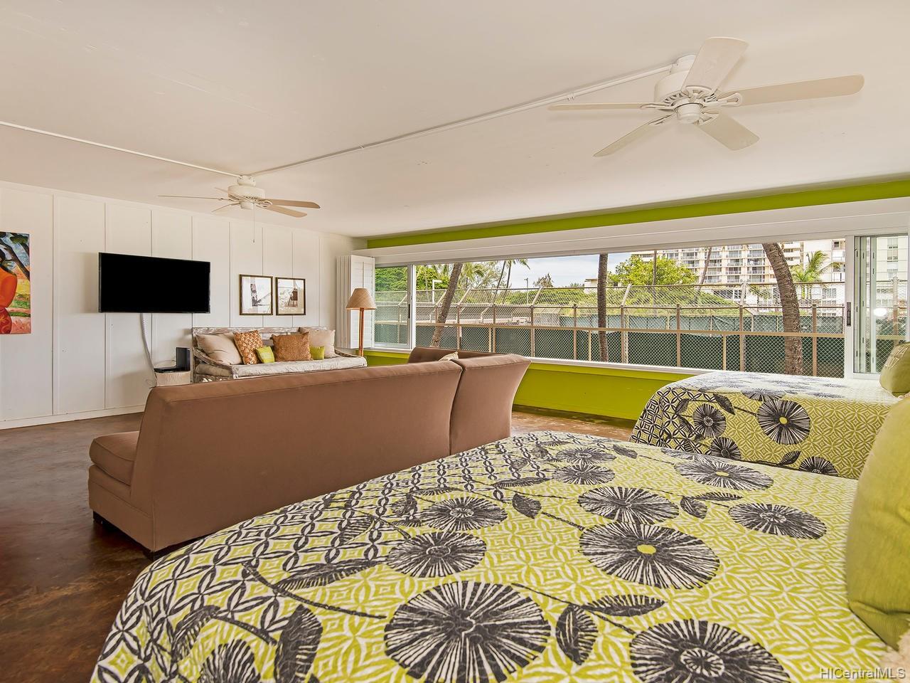 2895 Kalakaua Avenue  Unit 207