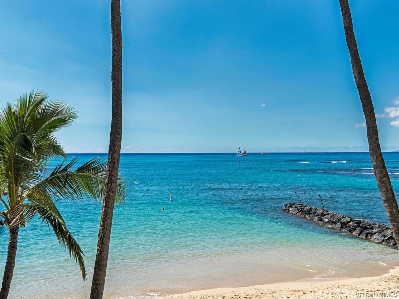 2895 Kalakaua Avenue  Unit 207