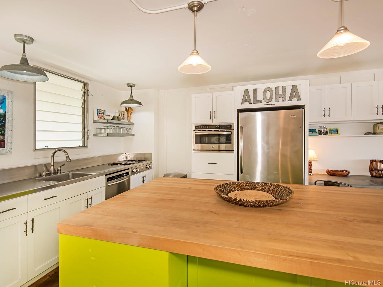 2895 Kalakaua Avenue  Unit 207