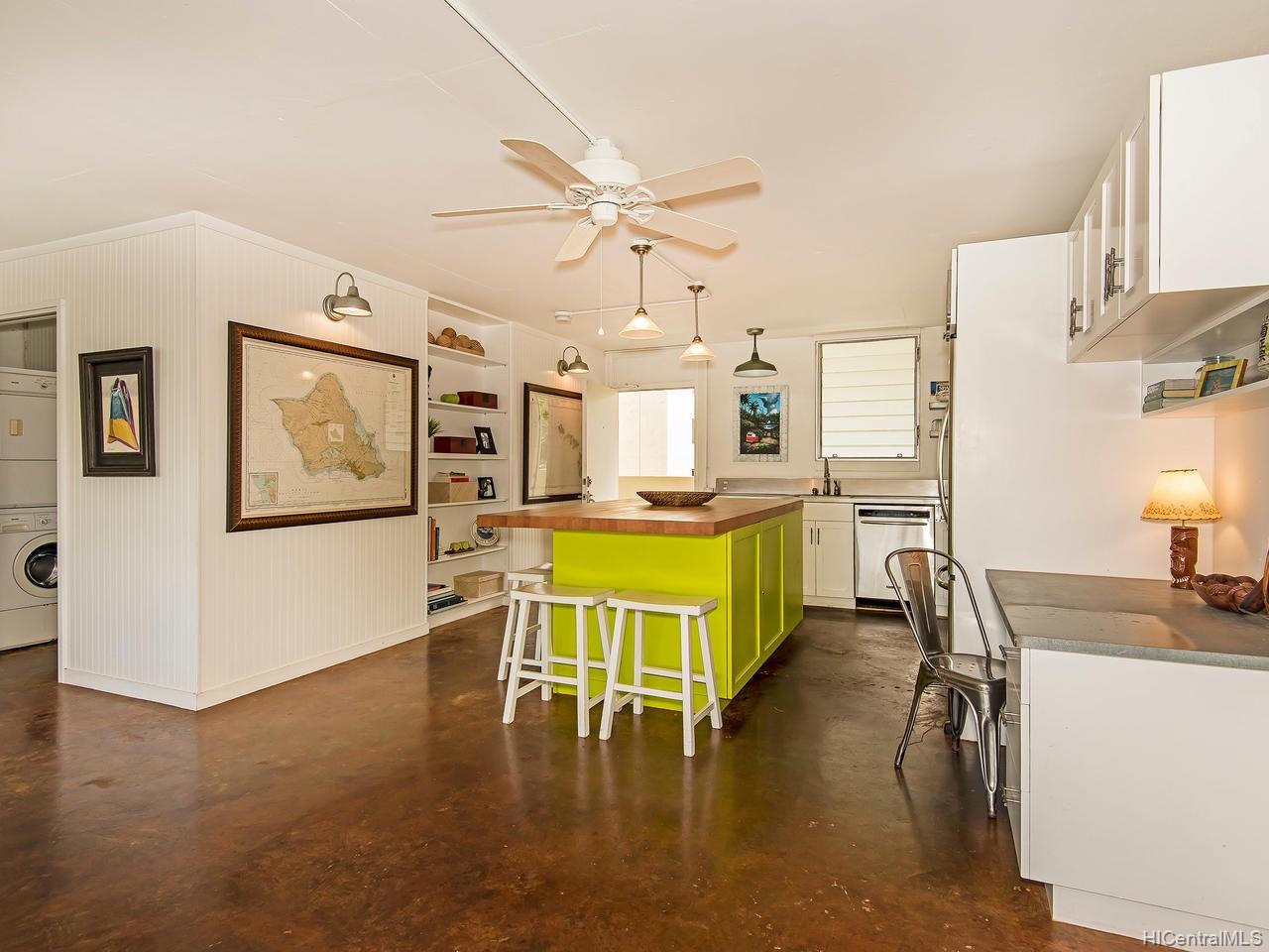 2895 Kalakaua Avenue  Unit 207