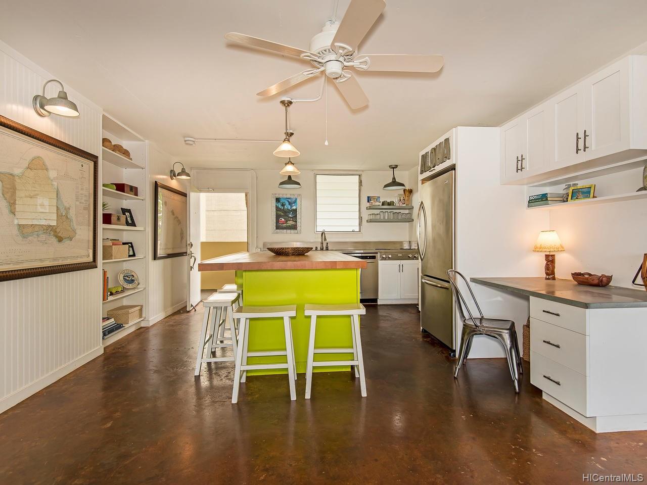 2895 Kalakaua Avenue  Unit 207