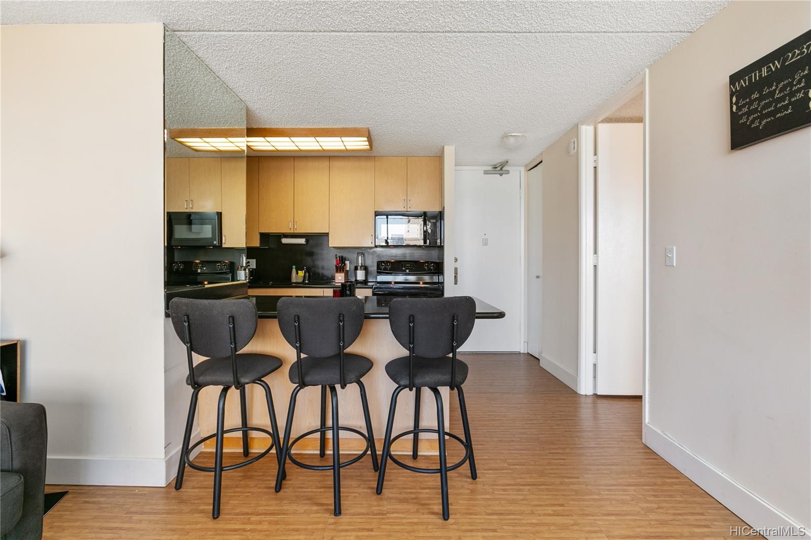 411 Hobron Lane  Unit 1512