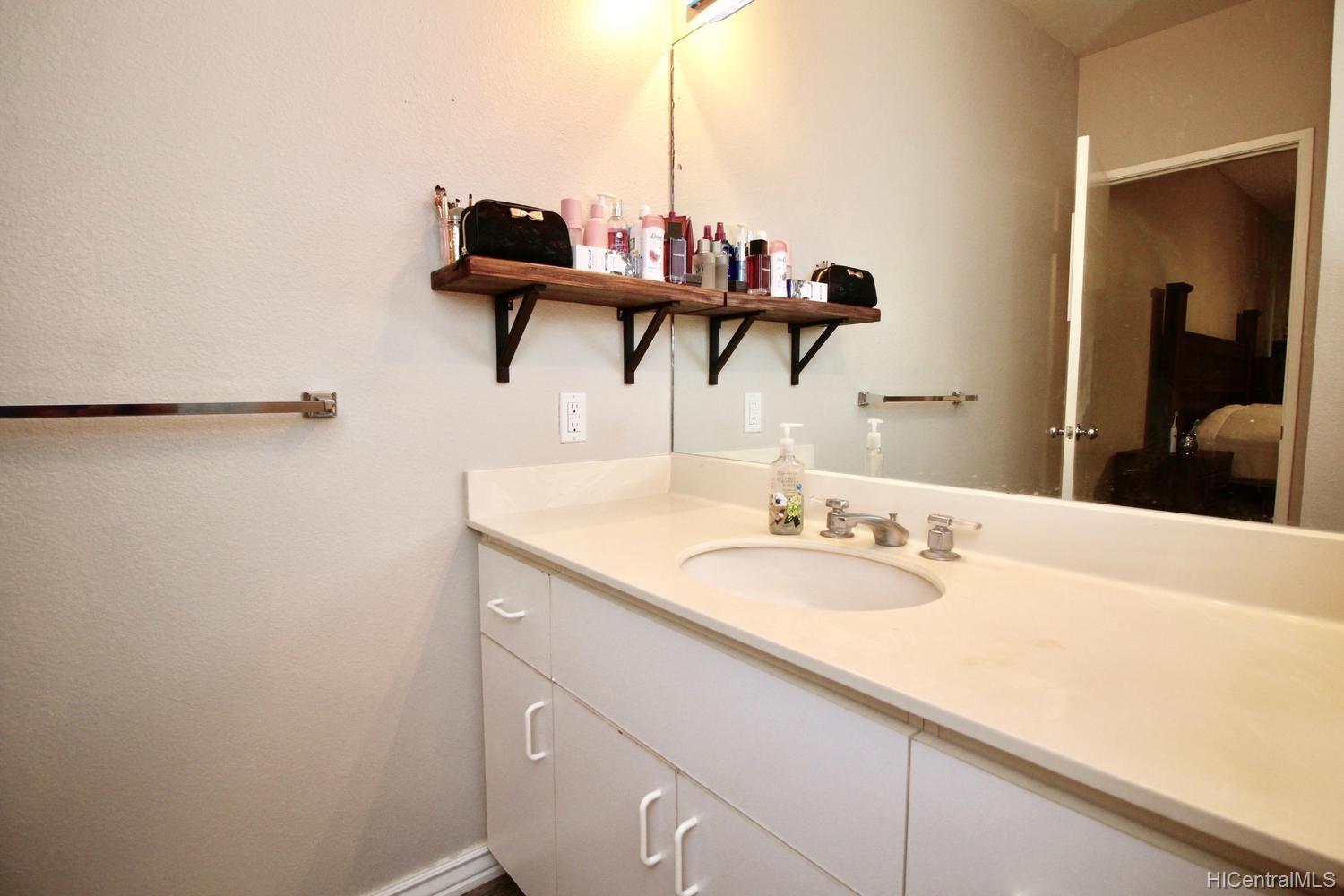 91-525 Puamaeole Street  Unit 37R