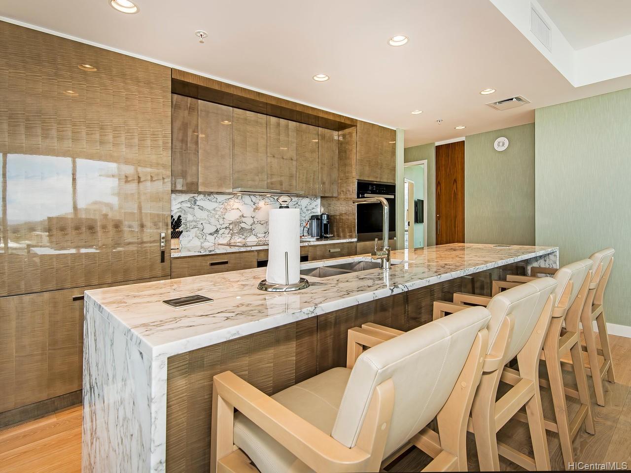 383 Kalaimoku Street  Unit 3307