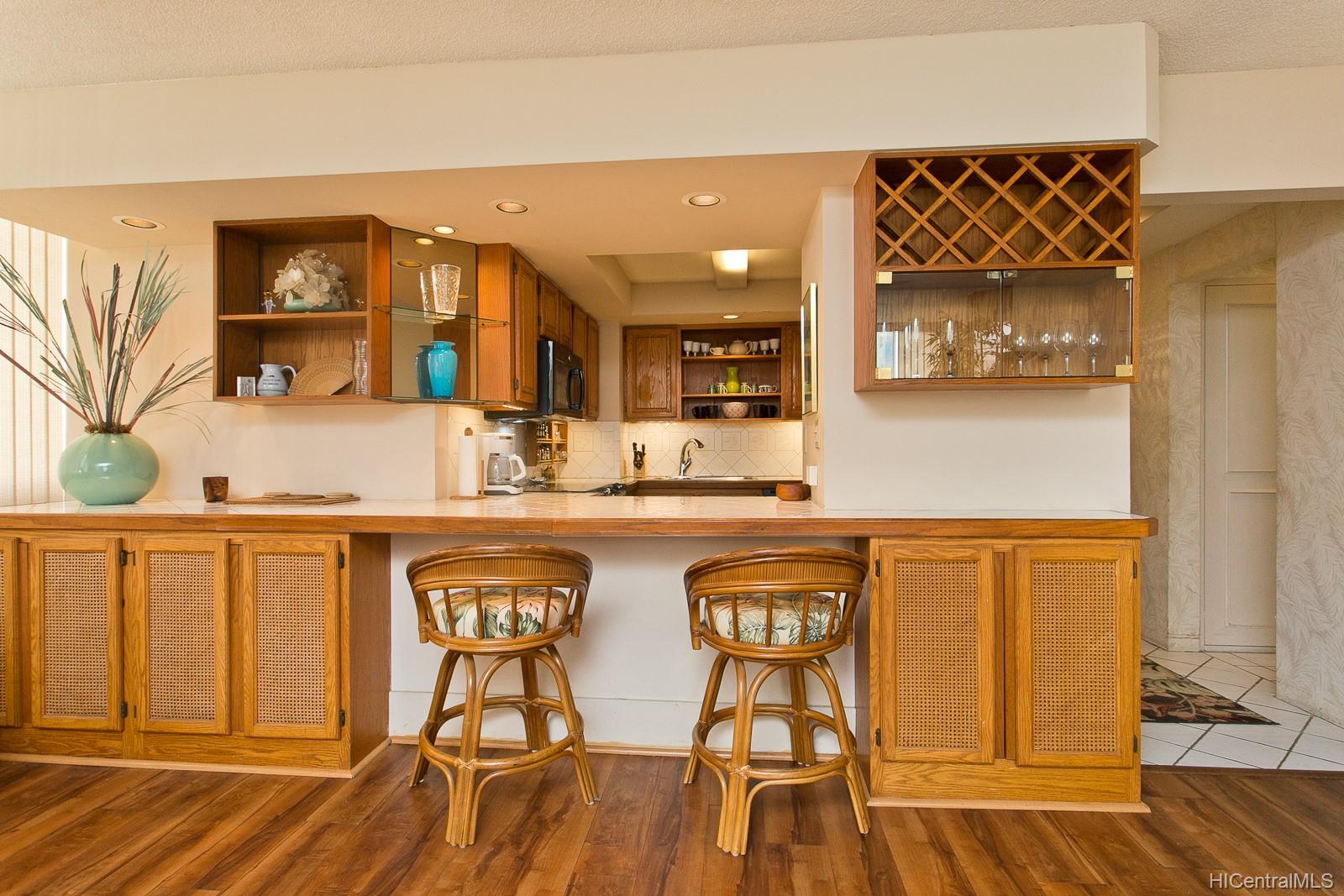 2500 Kalakaua Avenue  Unit 503