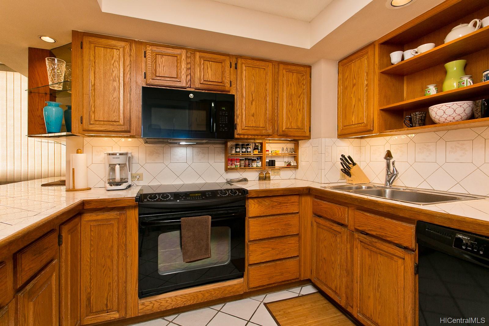 2500 Kalakaua Avenue  Unit 503