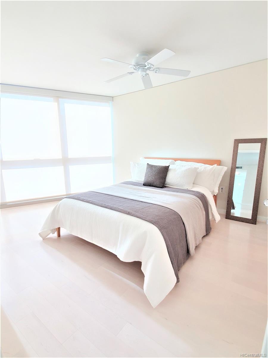 1177 Queen Street  Unit 3205
