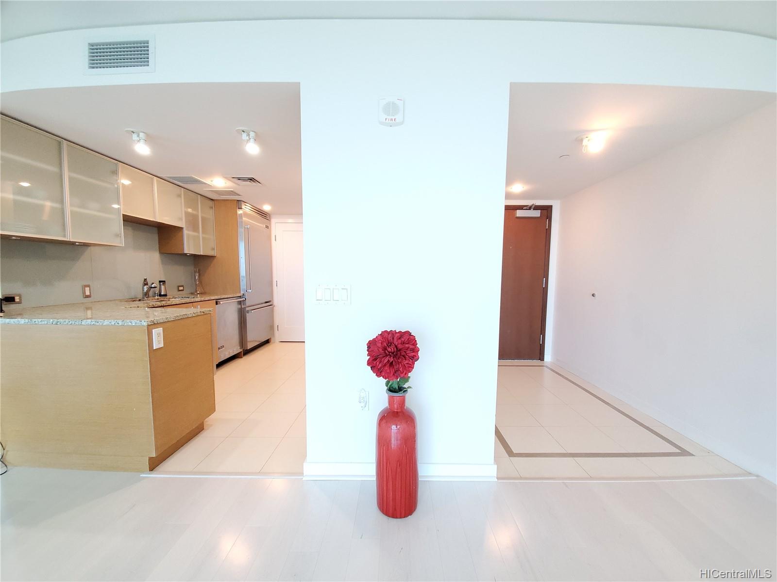 1177 Queen Street  Unit 3205