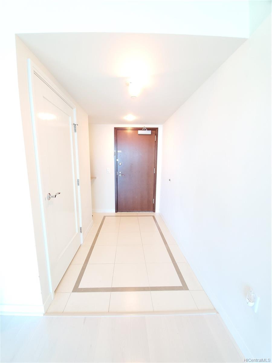1177 Queen Street  Unit 3205