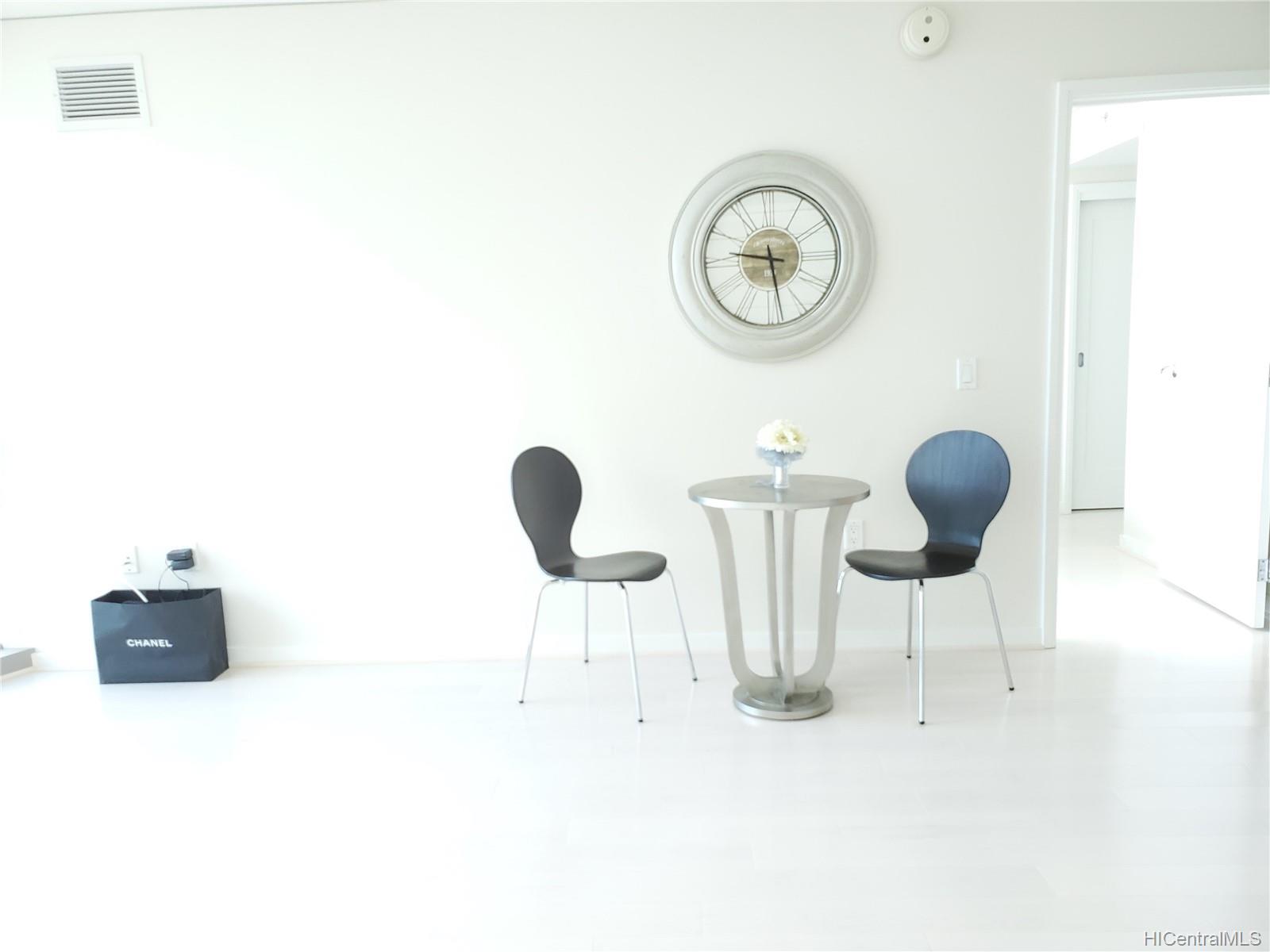 1177 Queen Street  Unit 3205