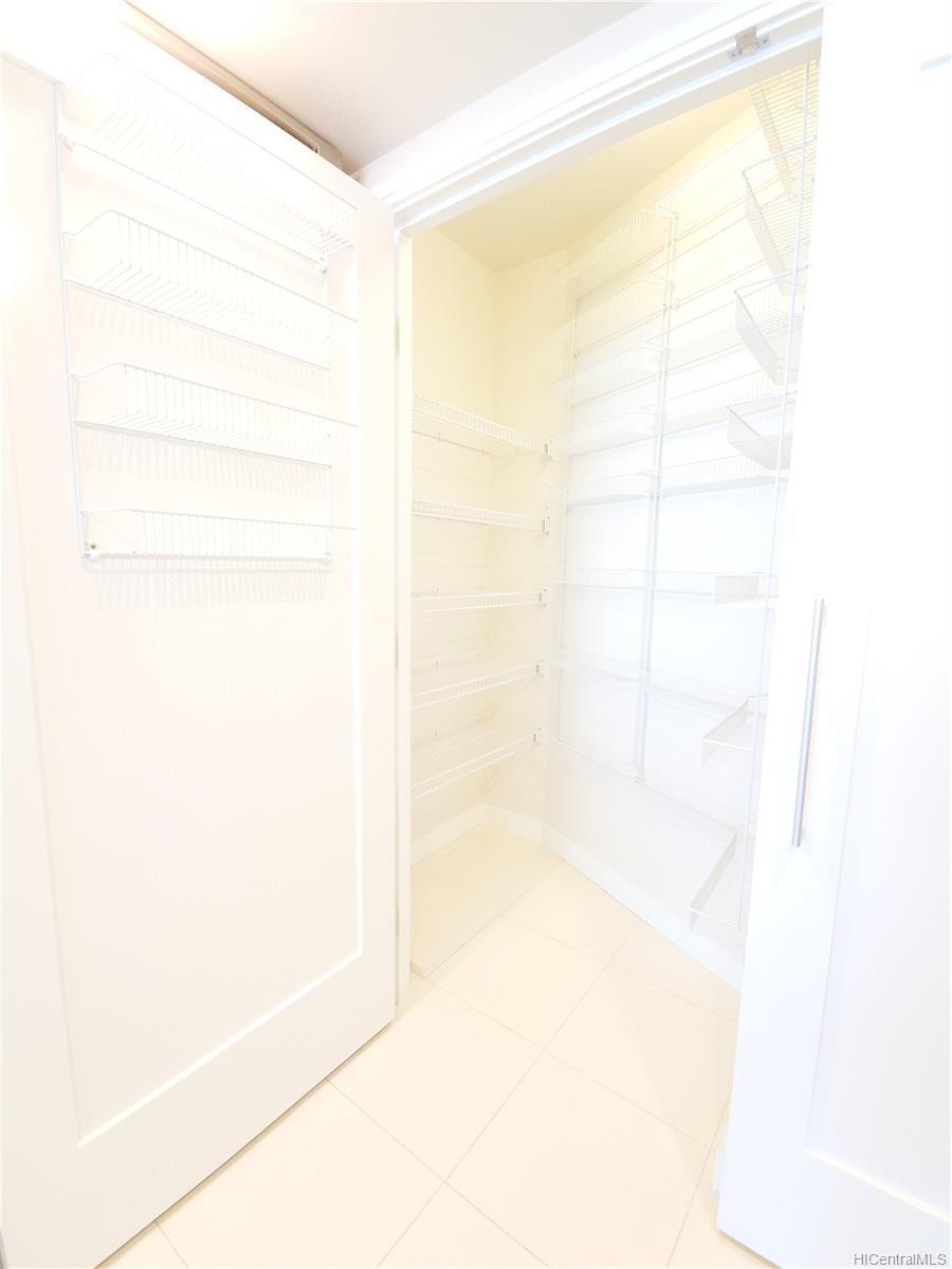 1177 Queen Street  Unit 3205