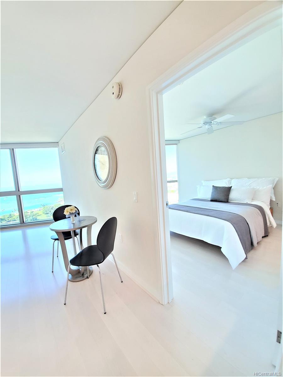 1177 Queen Street  Unit 3205
