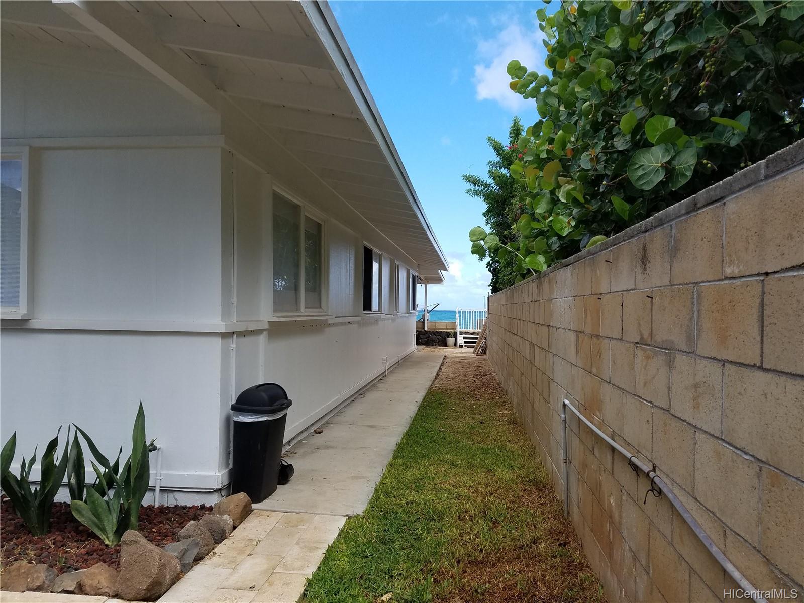 68-695 Farrington Highway