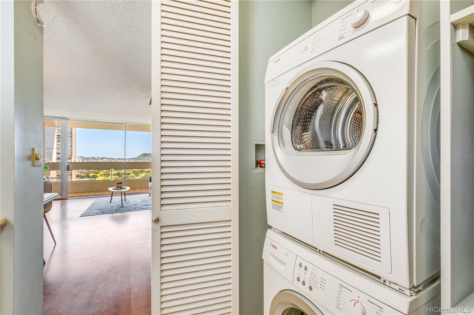 555 University Avenue  Unit 2606