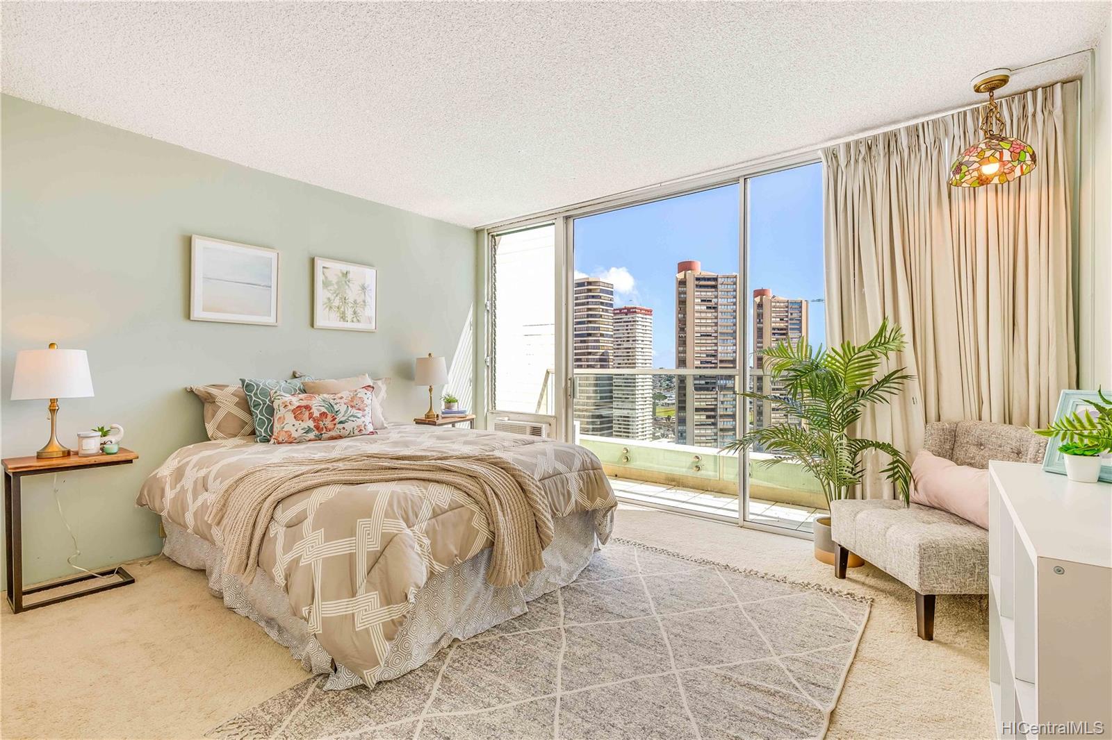 555 University Avenue  Unit 2606