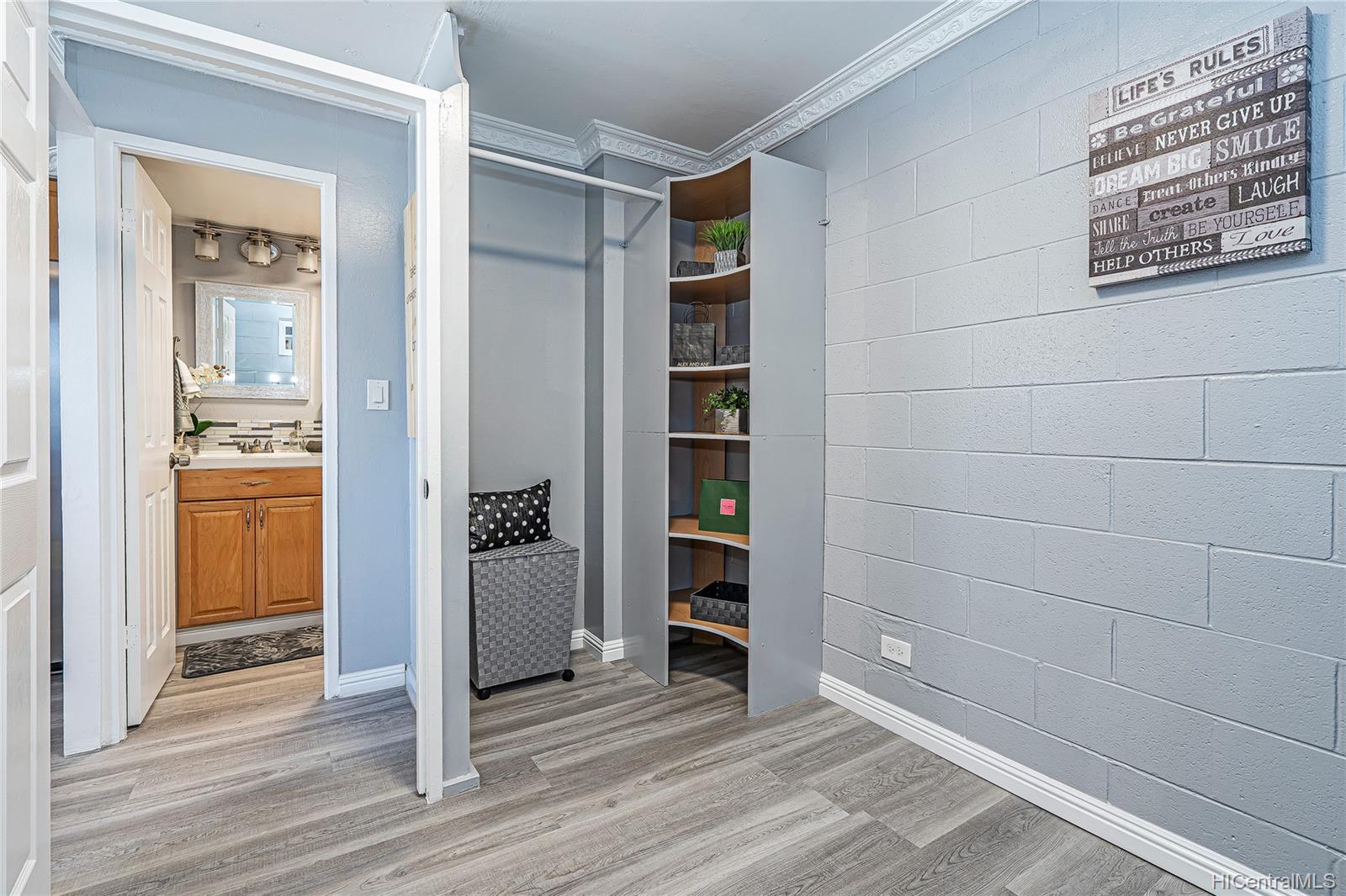 636 Nalanui Street  Unit 404