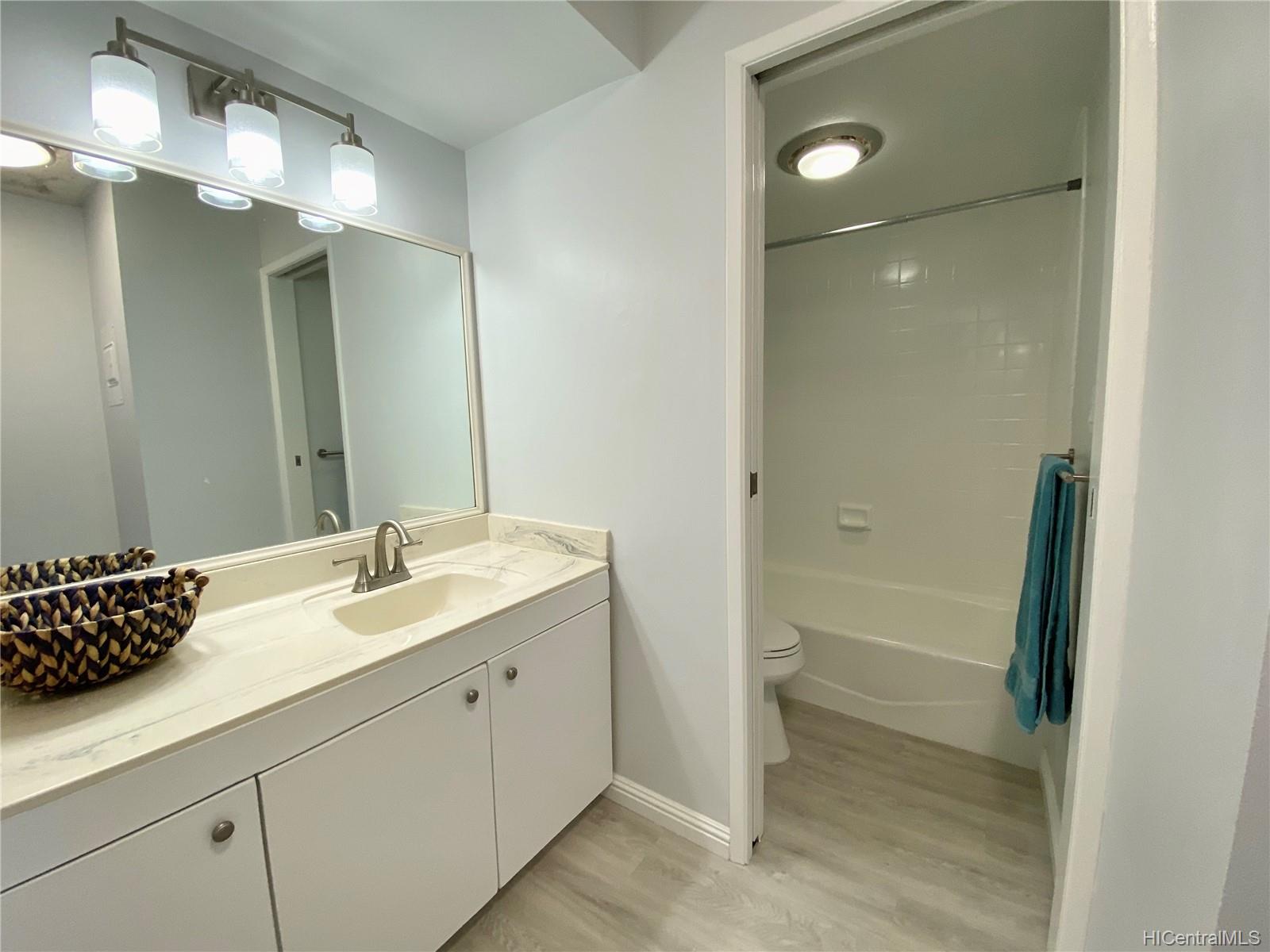 411 Hobron Lane  Unit 3705