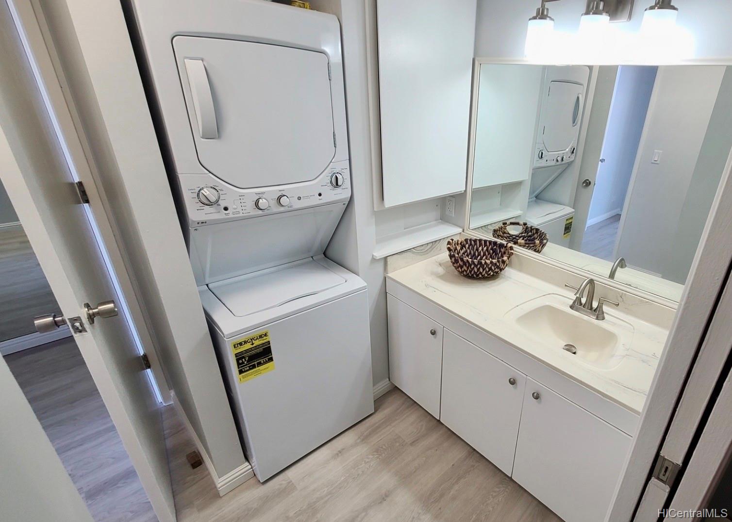 411 Hobron Lane  Unit 3705