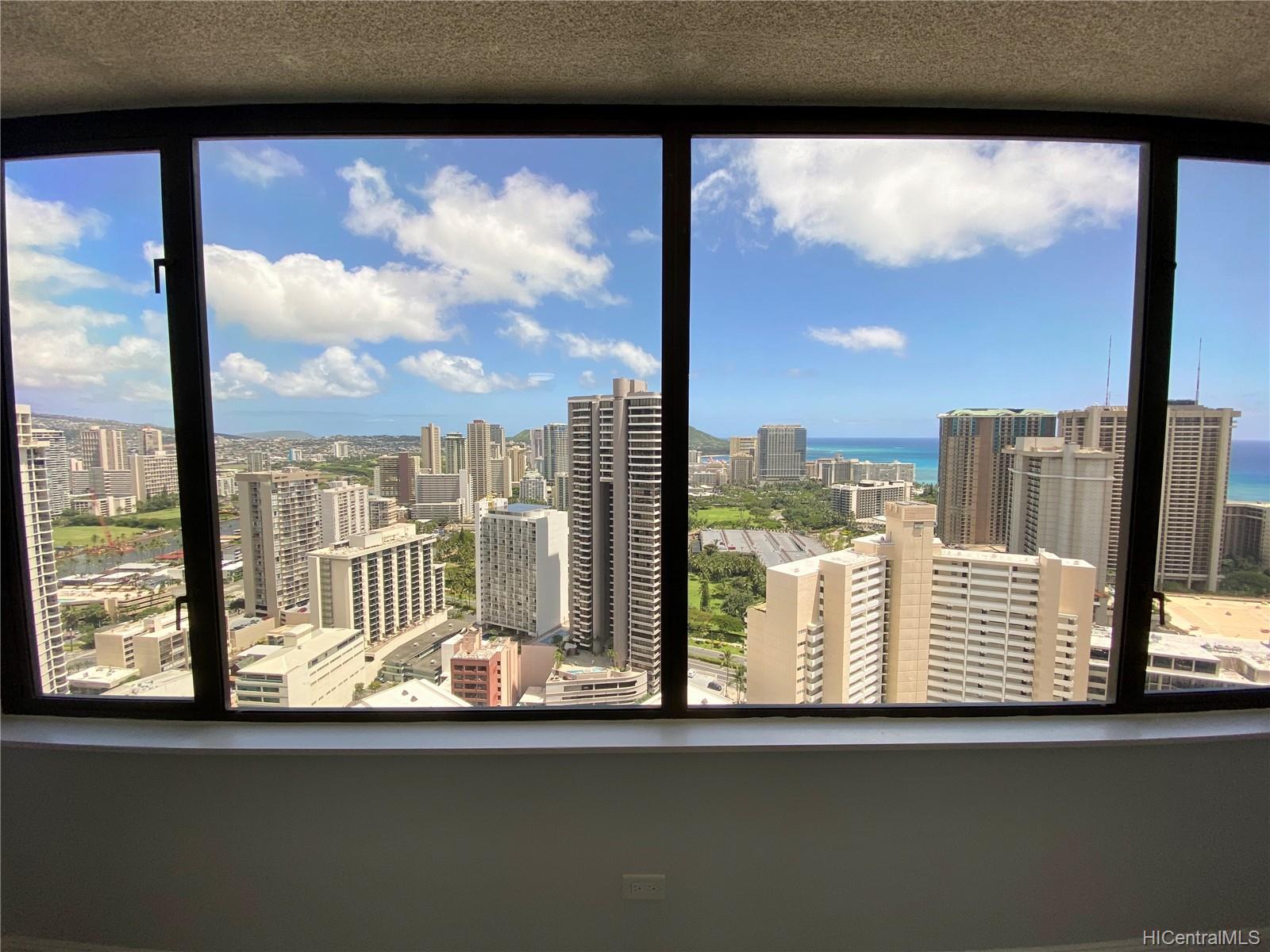 411 Hobron Lane  Unit 3705