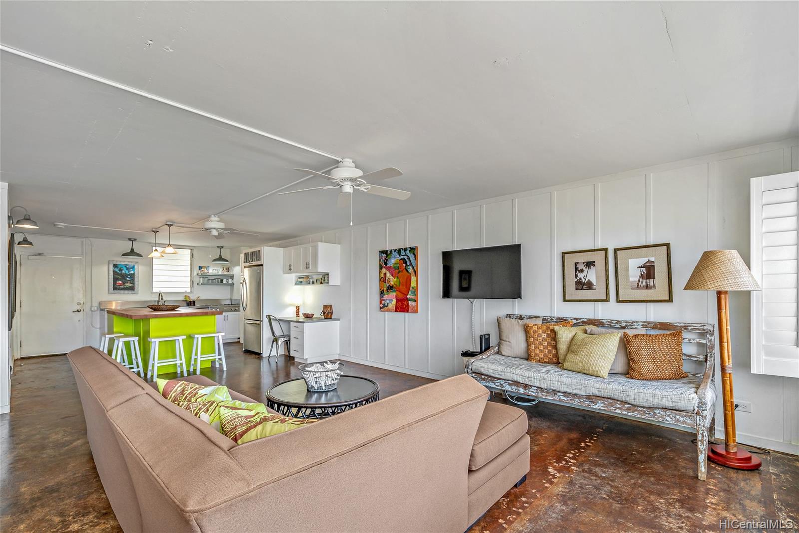 2895 Kalakaua Avenue  Unit 207