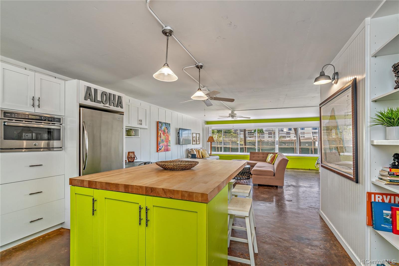 2895 Kalakaua Avenue  Unit 207