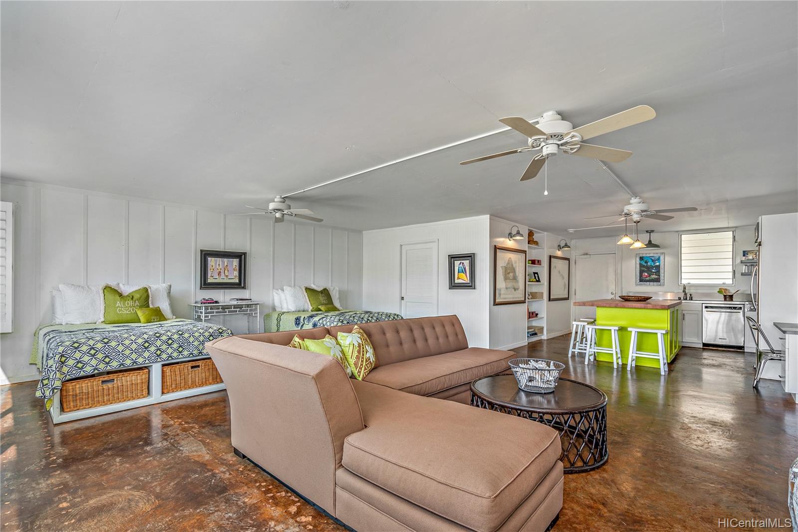 2895 Kalakaua Avenue  Unit 207