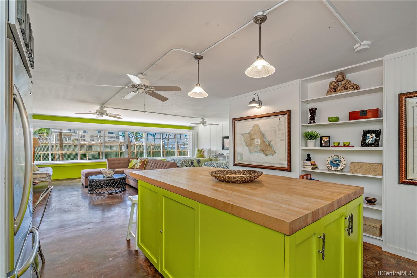 2895 Kalakaua Avenue  Unit 207