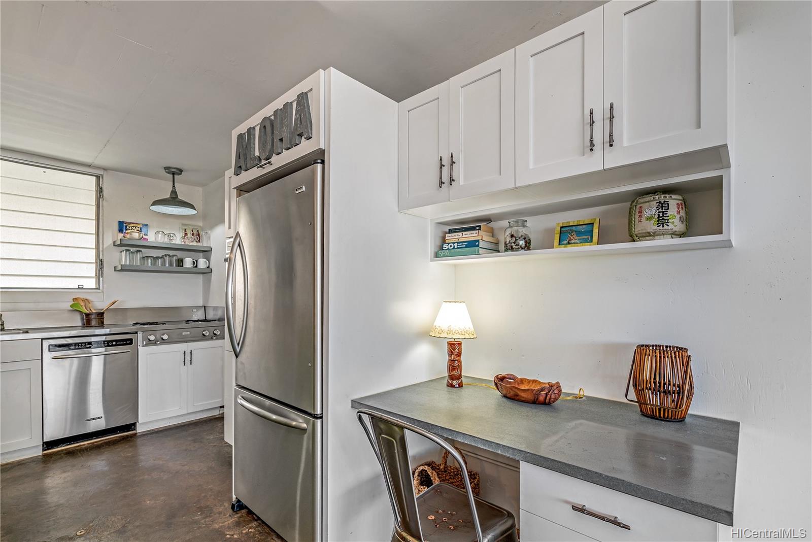 2895 Kalakaua Avenue  Unit 207