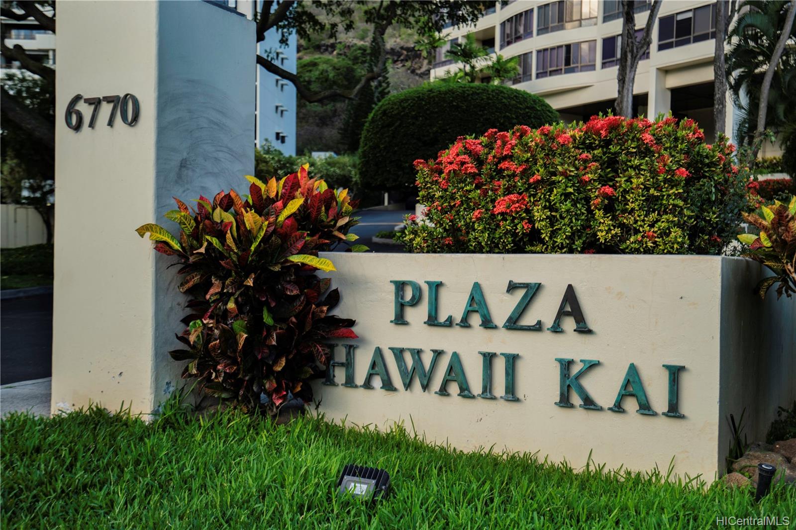 Plaza Hawaii Kai 6770 Hawaii Kai Drive  Unit 1006
