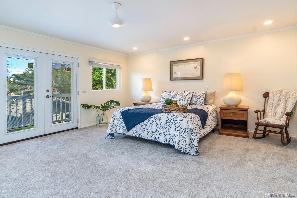 6 North Kalaheo Avenue