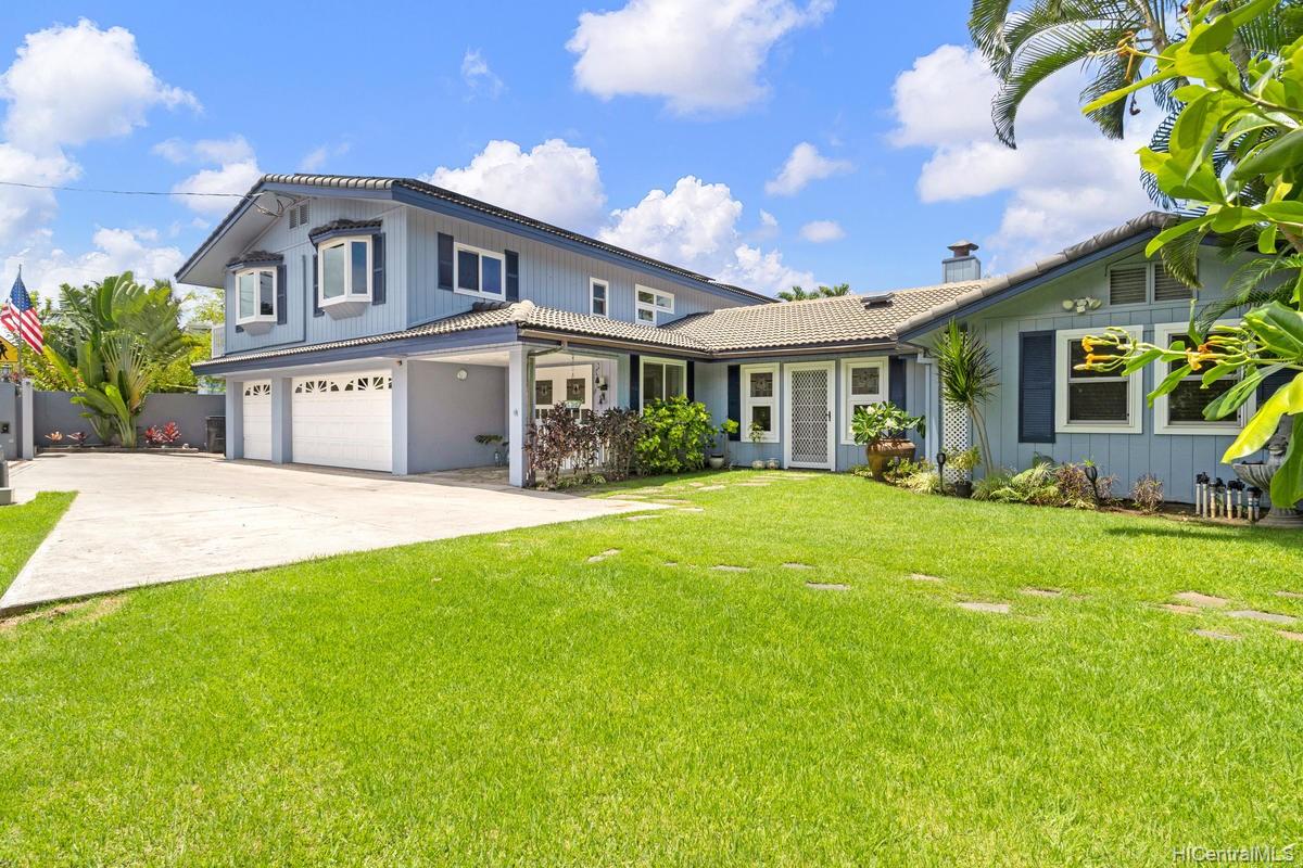 6 North Kalaheo Avenue