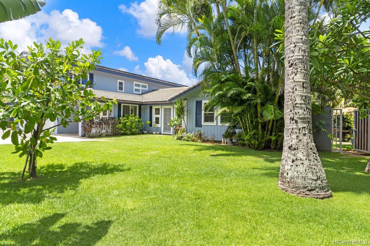 6 North Kalaheo Avenue