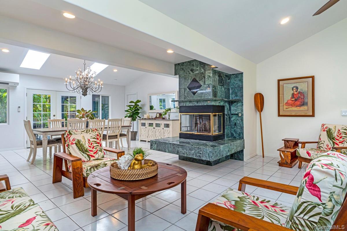 6 North Kalaheo Avenue