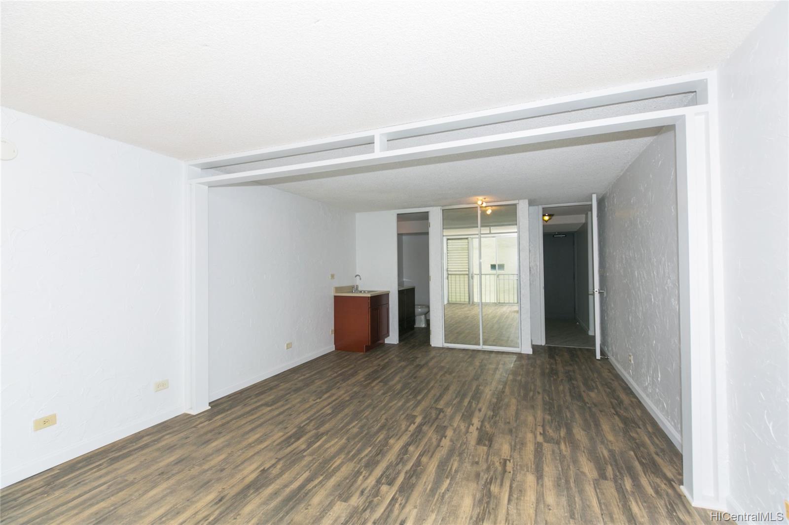 440 Lewers Street  Unit 402