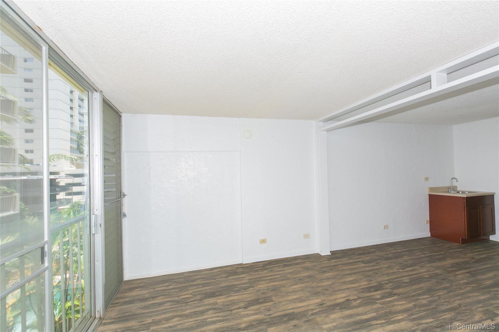 440 Lewers Street  Unit 402