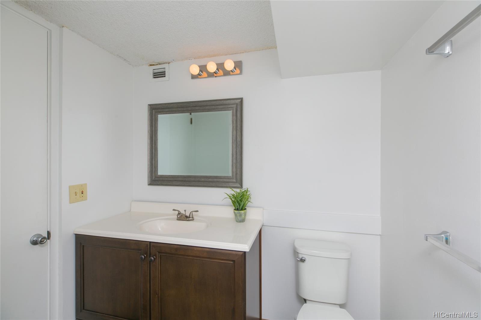 440 Lewers Street  Unit 402