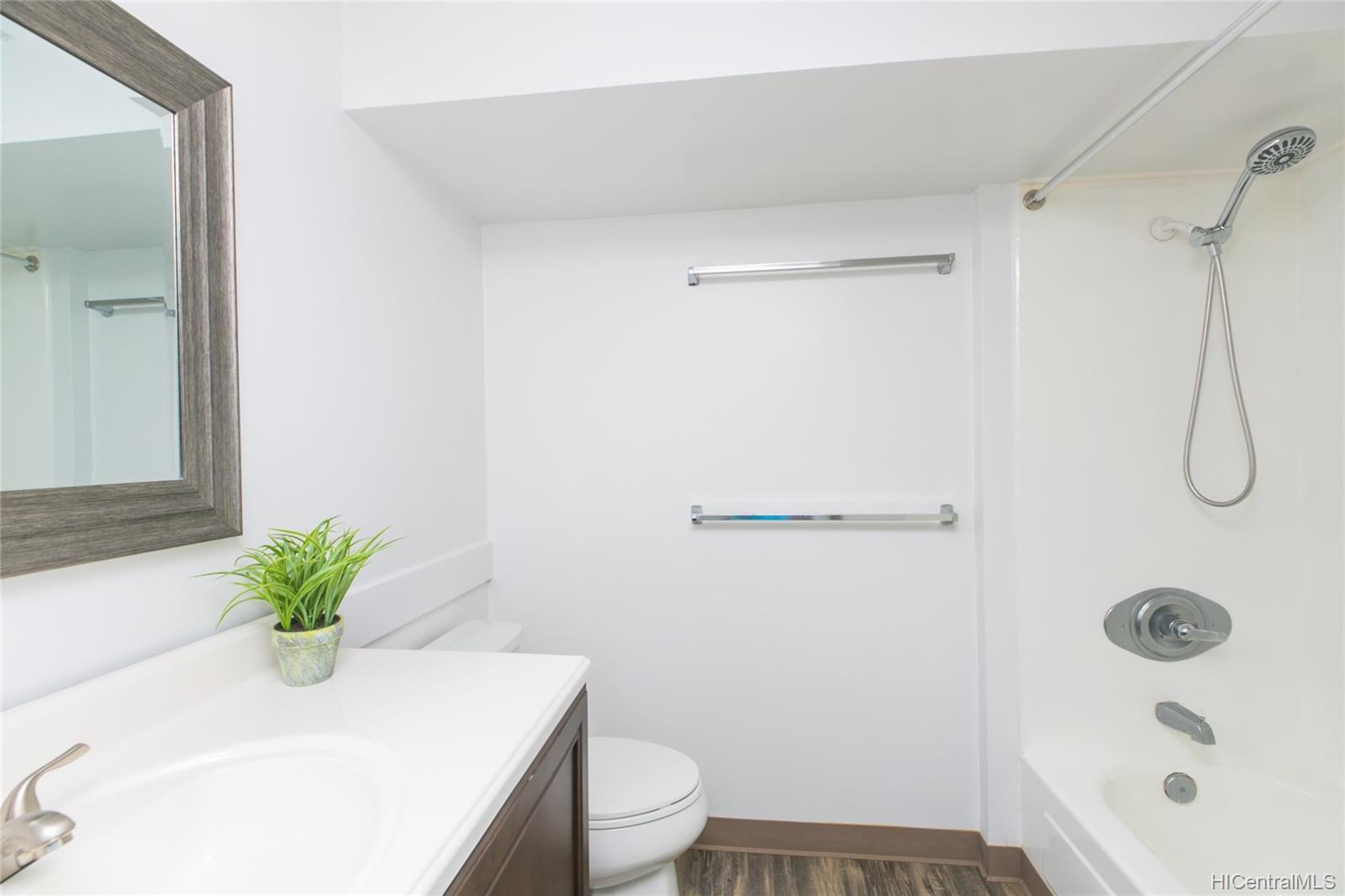 440 Lewers Street  Unit 402