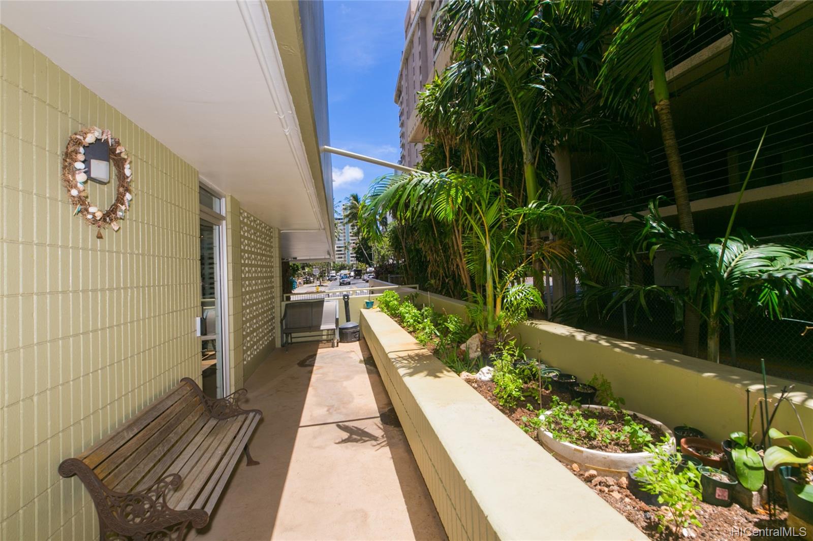 440 Lewers Street  Unit 402