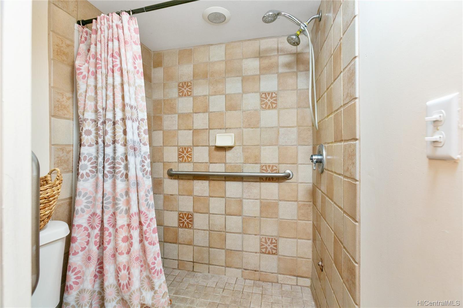 411 Hobron Lane  Unit 1512