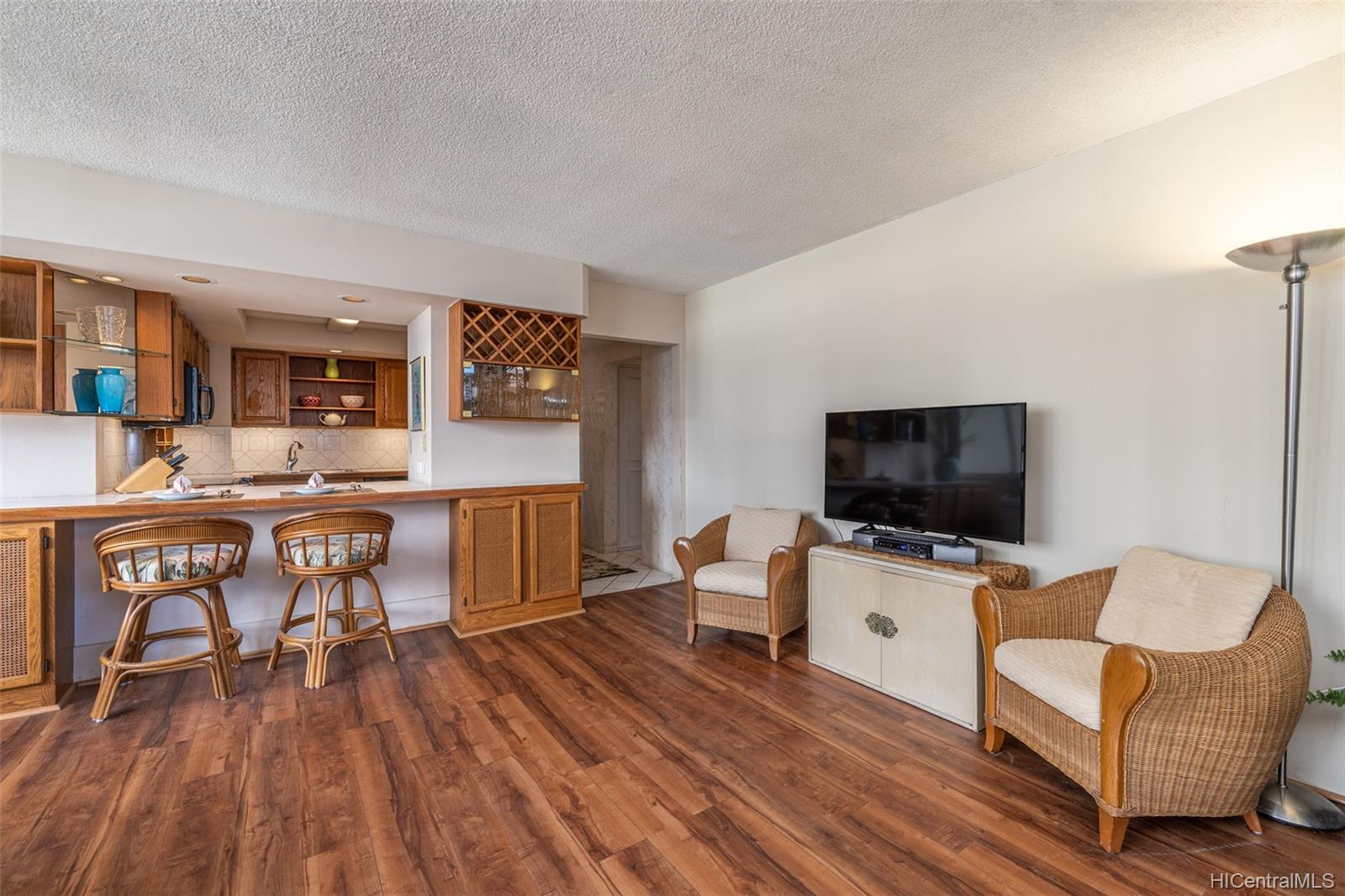 2500 Kalakaua Avenue  Unit 503