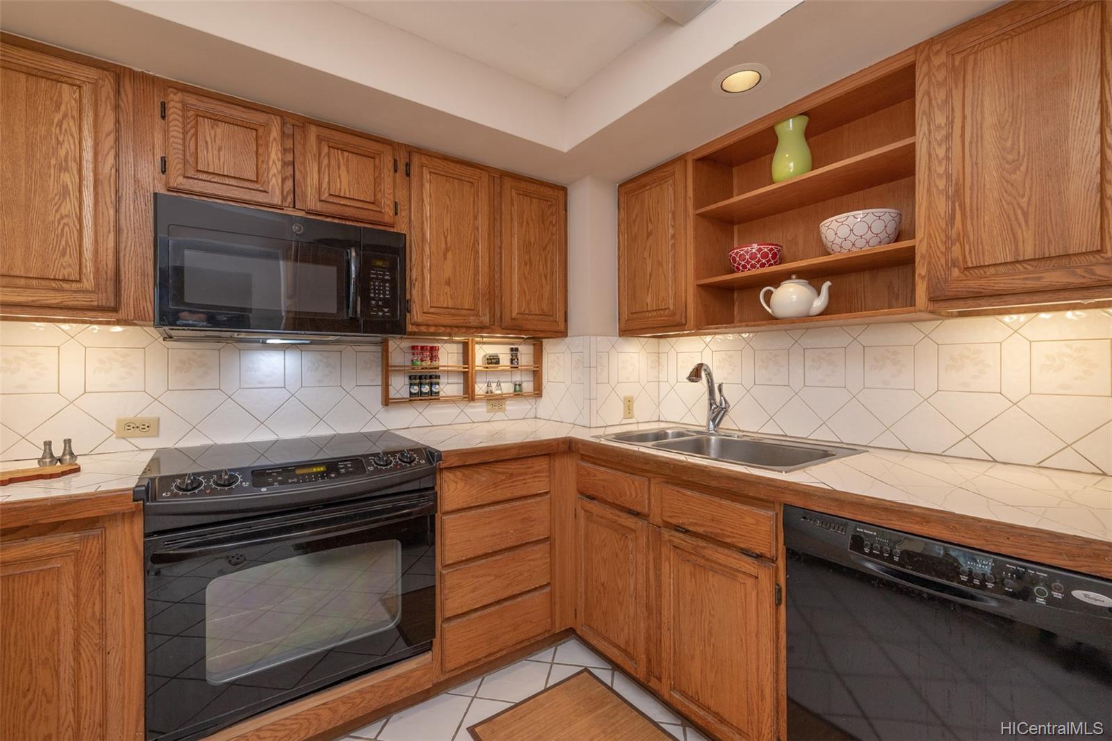 2500 Kalakaua Avenue  Unit 503