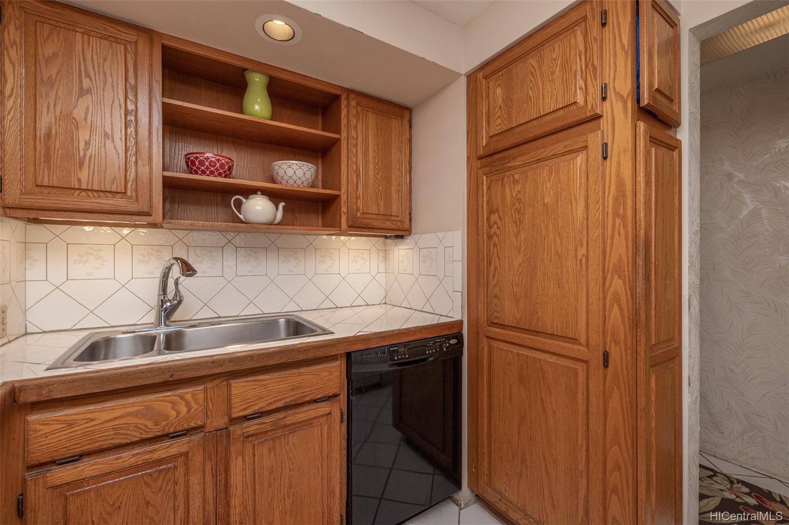 2500 Kalakaua Avenue  Unit 503