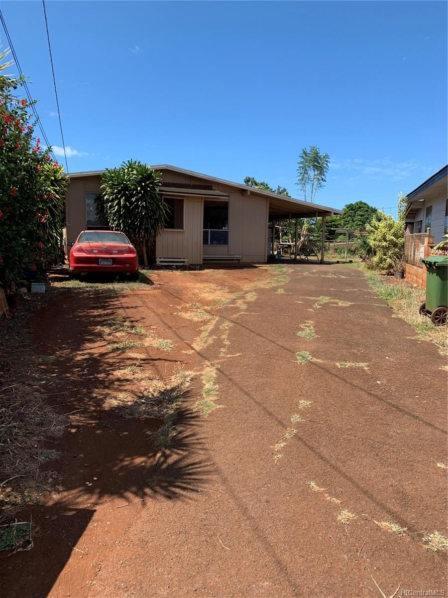 outdoor carport flooring on Waialua Homes For Sale