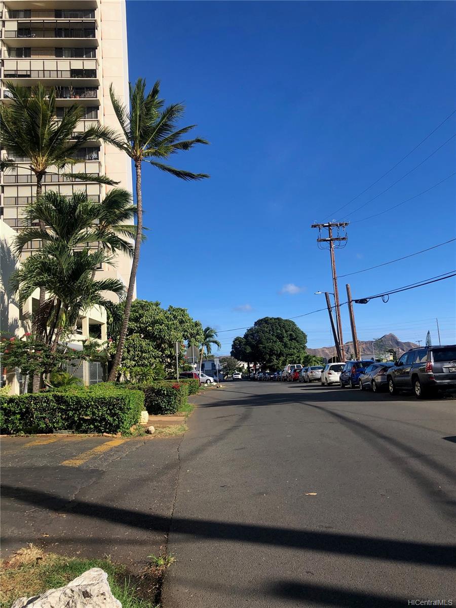 2740 Kuilei Street  Unit 706
