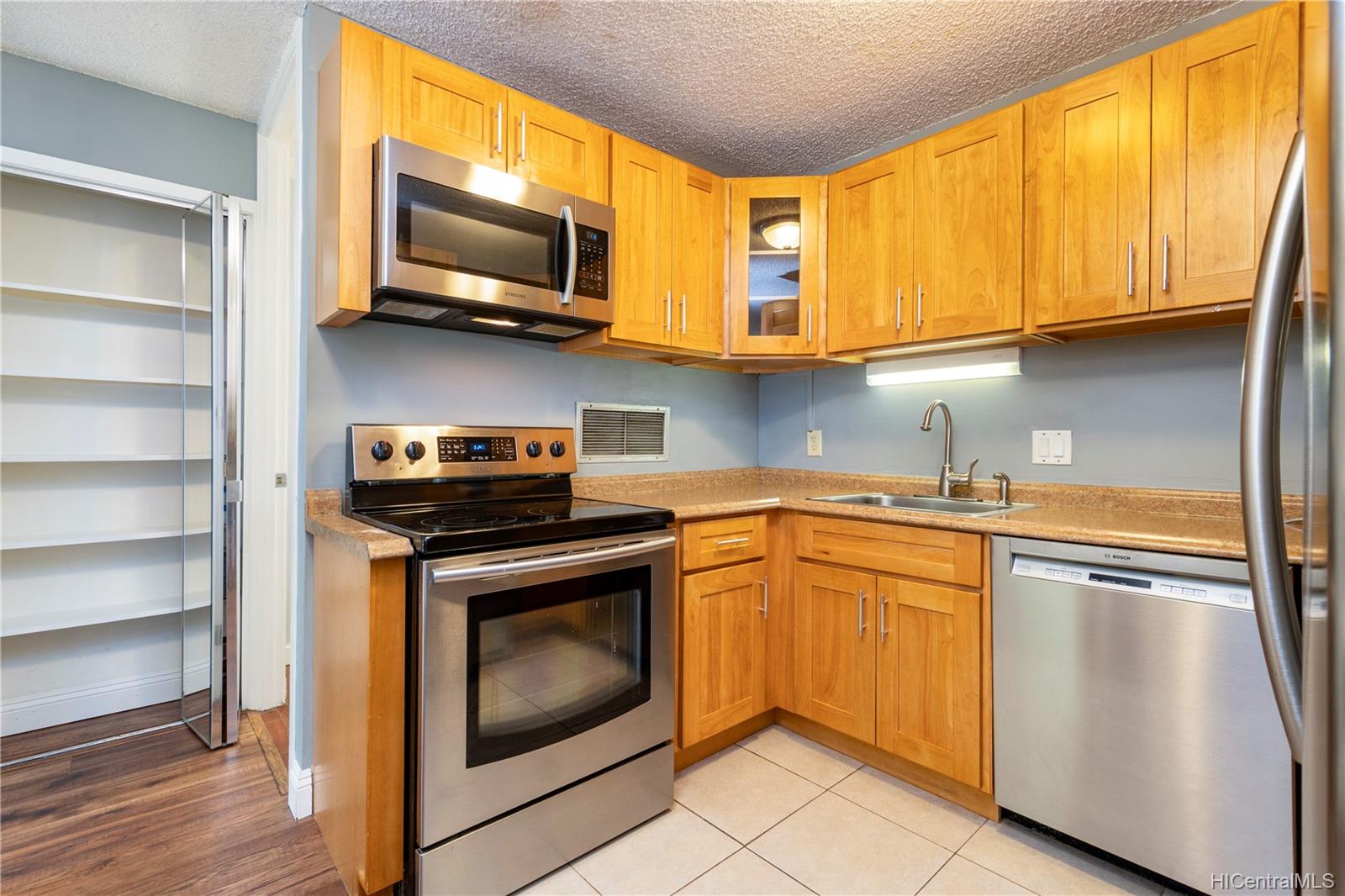 1600 Wilikina Drive  Unit B402