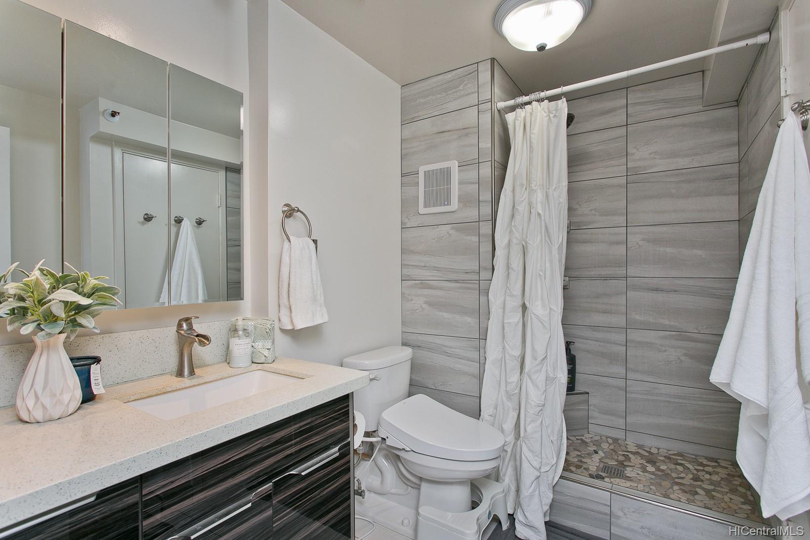 2724 Kahoaloha Lane  Unit 1606