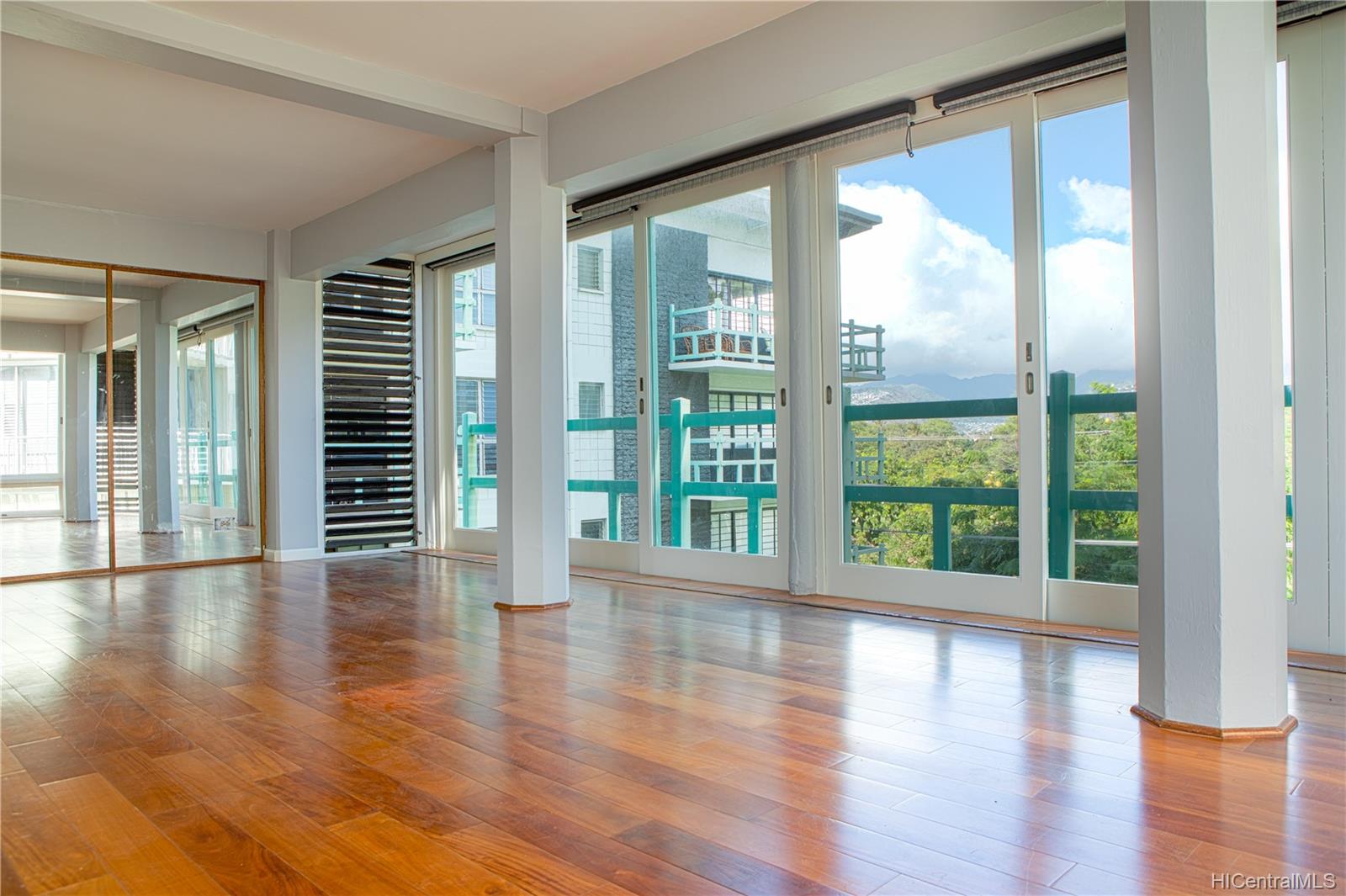 2957 Kalakaua Avenue  Unit 415