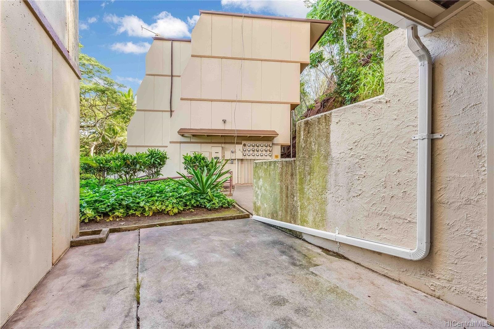 95-061 Waikalani Drive  Unit D104
